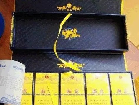 托人买了50条香烟,竟全是假的,销售假烟是否犯法?