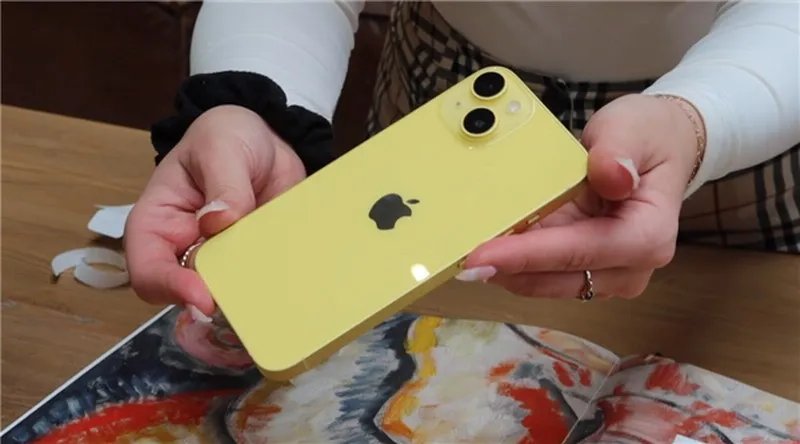 苹果推出黄色款iPhone14 对比小米13飓风黄哪个好看？