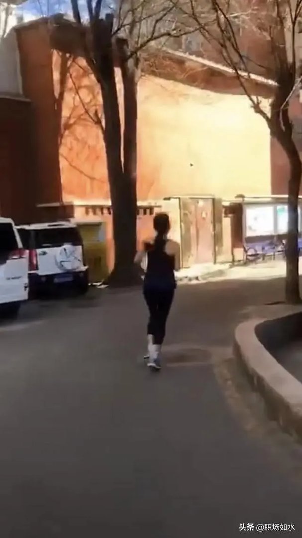 对于拜耳中国澳籍华人返京拒绝隔离外出跑步被辞退大家怎么看?