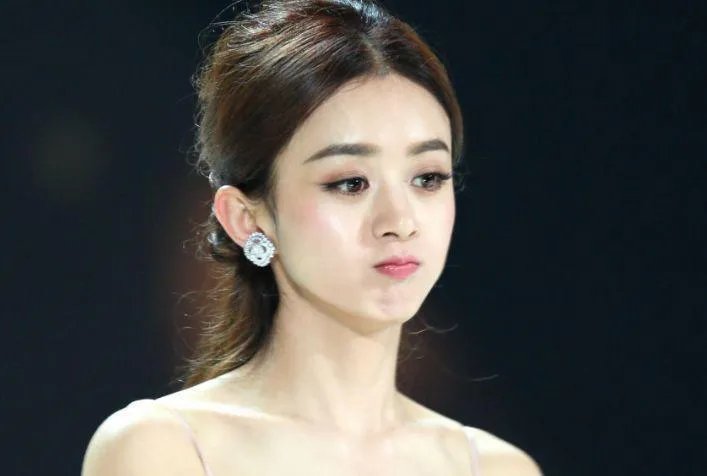 从金鹰晚会到微博之夜,众花旦齐聚唯独她一人干坐,你怎么看?