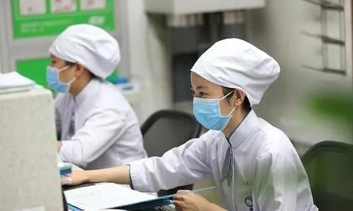 援鄂护士身份造假,人设崩塌的她,究竟怎么了?
