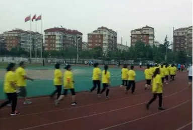 交警是如何劝导暴走团的?