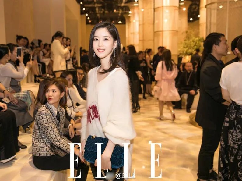 奶茶妹妹与奚梦瑶同框比美 一黑一白气质出众(图)