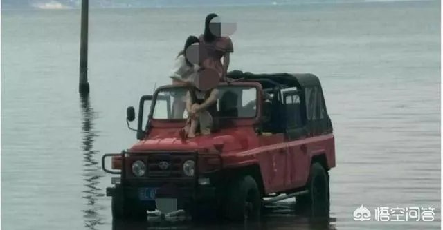 如何看待游客将吉普车开进大理洱海里面拍照，被罚2500元这件事？
