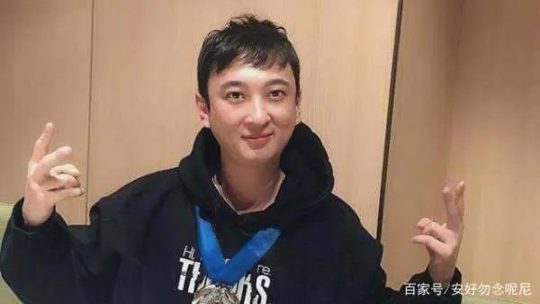 王思聪卑微求爱被拒,颜面扫地成笑话,回应承认恼羞成怒才爆料,你怎么看?