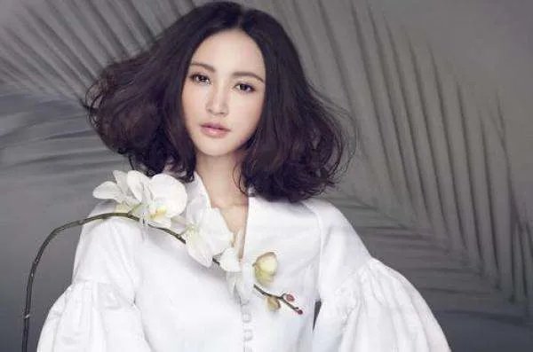 张歆艺全家为金晨打call,娱乐圈的友谊可靠吗?