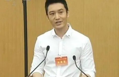 黄晓明上新闻联播 称要出好作品报答人民
