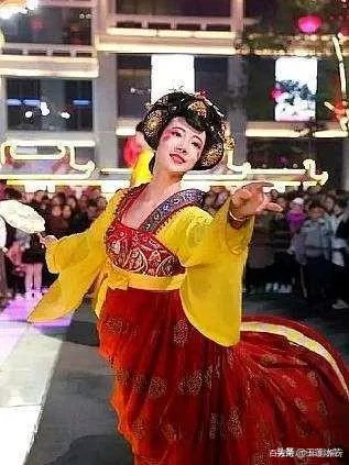 大唐不夜城的不倒翁如此火的原因是什么?