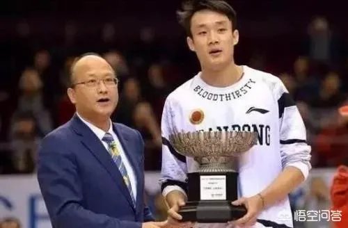 丁彦雨航蝉联CBA常规赛MVP!怎么评价小丁这赛季的表现?