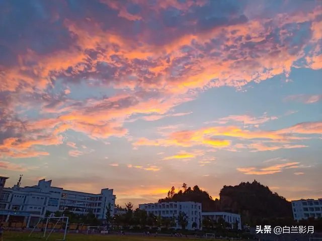 今年夏天你有拍到火烧云吗，可以分享一下吗？
