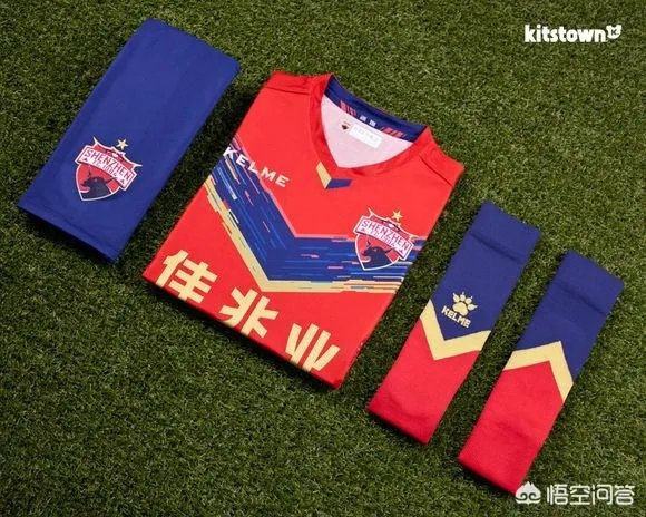 做为国内足球的装备供应商,岩羚、卡尔美、Joma哪个好?