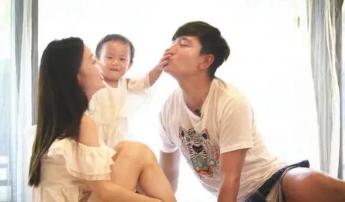 贾乃亮和李小璐为什么离婚了？