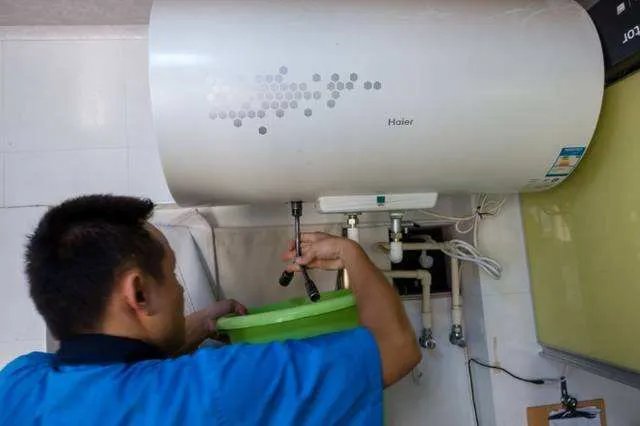 美的电热水器招商加盟的优势 如何清洗电热水器