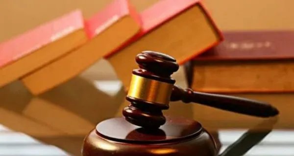 男子捡到戒指找人鉴定误判价值后随手扔掉，其行为如何定性？