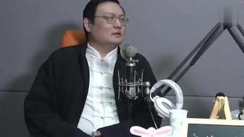 你怎么看待梁宏达所有节目被停,被迫退圈这件事呢?