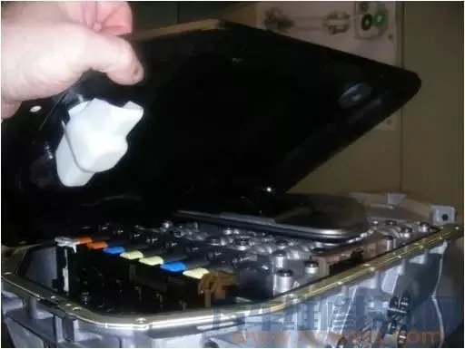 自动变速箱阀体总成拆卸与安装(教程图解)