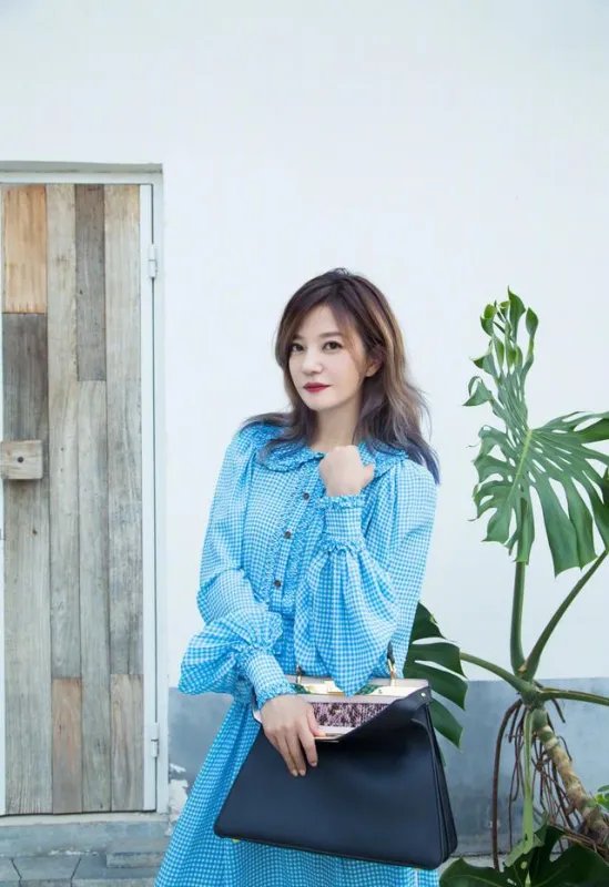 赵薇露面略显憔悴,网传她离婚是真的吗?