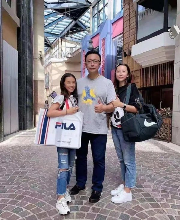 李阳家暴事件后续，否认曾对女儿动手，这件事情的真相到底是什么？