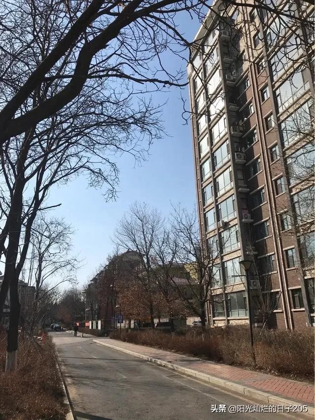 如何看待27岁男子去鹤岗花3万元买房，几个月后2.2万元卖掉？