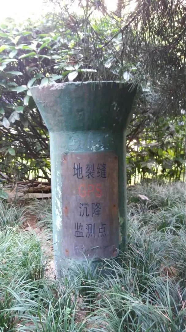 湖南大学标志性塑像被涂成大花脸,你怎么看?