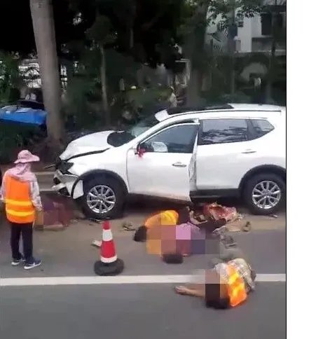 南宁白沙大道楼房倒塌
