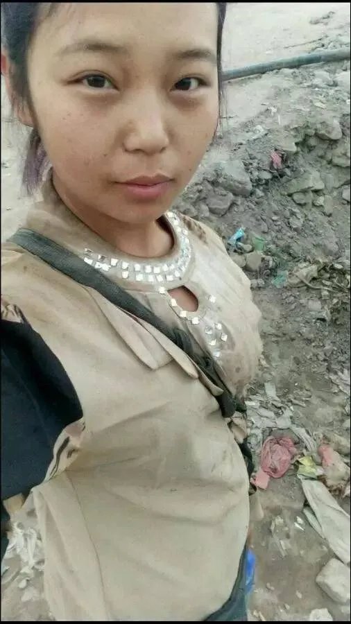 这位20岁工地女孩自拍,震惊了所有男人!!