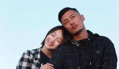 余文乐低调结婚收获一堆祝福；而公布恋情的鹿晗却被脱粉，怎么看待这两件事？