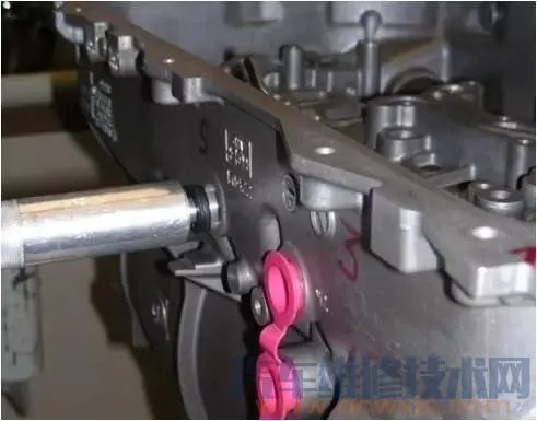 自动变速箱阀体总成拆卸与安装(教程图解)