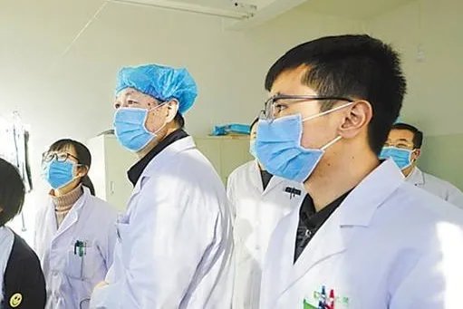 深圳市民快闪高唱我的祖国,为何网友纷纷感动?