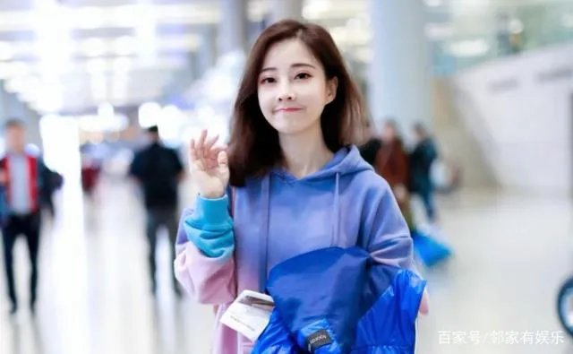 冯提莫为啥上节目再也不穿短裤了?她到底经历了什么?