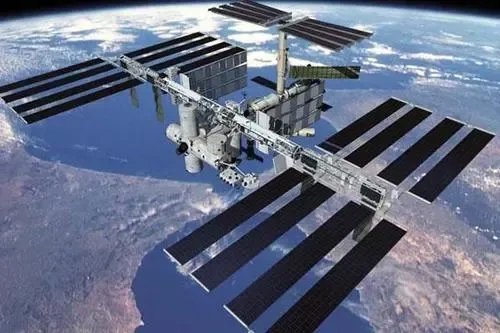 国际空间站在太空中失去方位半小时,失去方位的原因是什么?