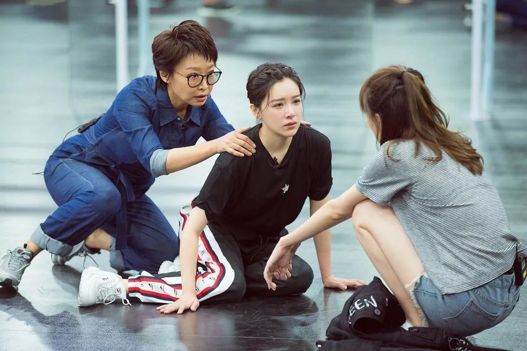 女演员曹茜茜被曝打骂保姆,是不是演员都高人一等?