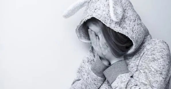 女孩因欠巨额外债而抑郁失联，是超前消费惹的祸吗？