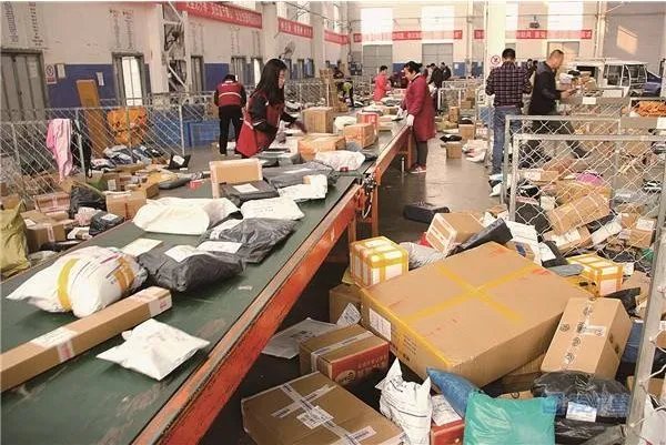 多家快递出现无人派送的情况,背后的主要原因是什么?