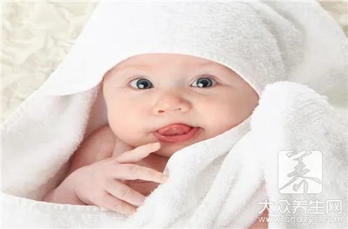 两个月婴儿吃手是什么情况呢?
