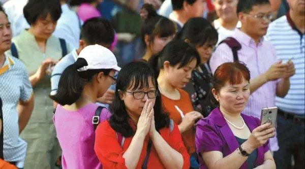 无锡高校一学生在女生浴室偷拍,这位学生受到了什么样的惩罚?