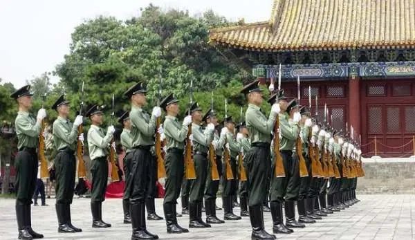 中国第一门面担当亮相红场,他们背后付出了哪些辛苦?