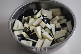 【鱼香茄子】——如何炸茄子少吸油