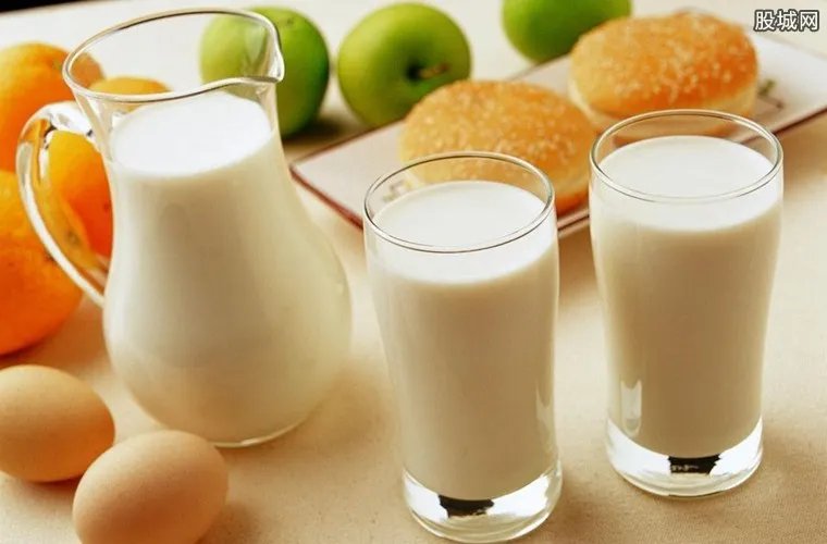西牧乳业被通报 上万罐使用过期原料的奶粉登上黑榜