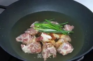 白萝卜排骨汤