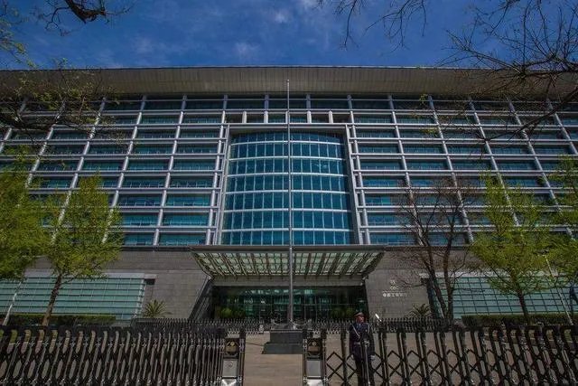 年内超千家银行网点关门意味着什么