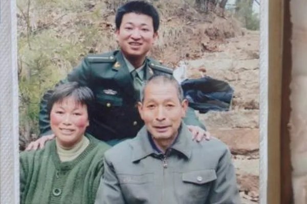 陈红军妻子曝与其的最后一次通话,你觉得他妻子是什么心情?