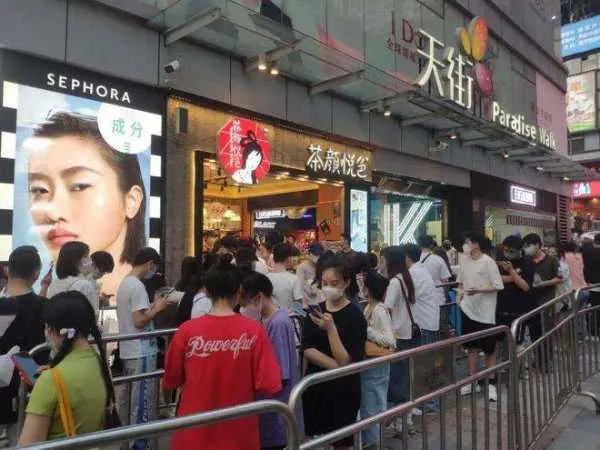 南京茶颜悦色黄牛代购1杯200元,是否过度神化了?