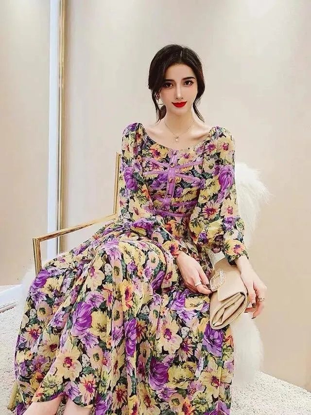 花色连衣裙现在还是否流行?现在的流行趋势是什么?