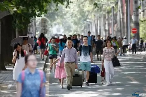 无锡高校一学生在女生浴室偷拍，这位学生受到了什么样的惩罚？