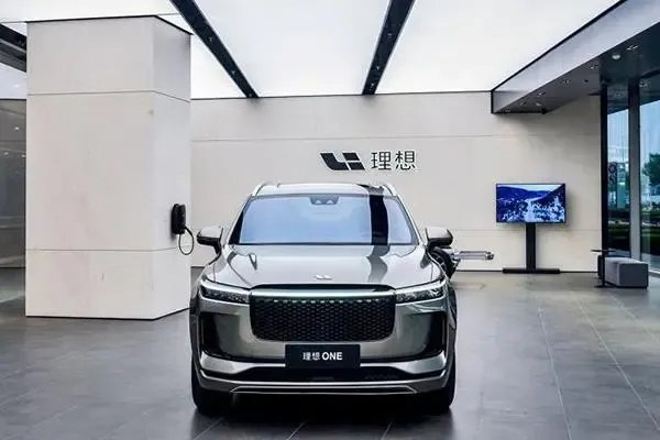 不可思议!理想汽车总裁7天内减持两次理想,理想到底发生了什么?