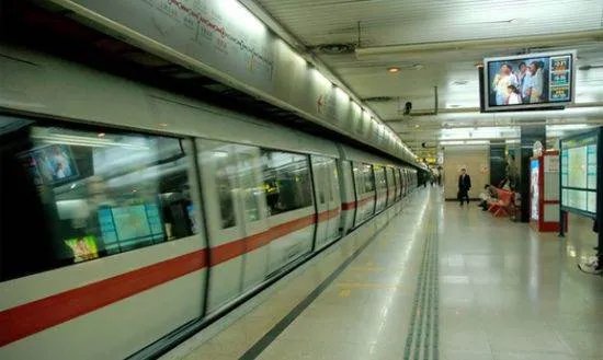 公交车乘务员浴血夺刀救乘客,现场究竟发生了什么?