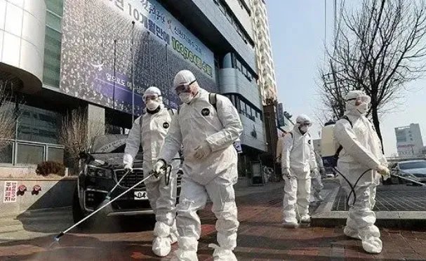 如何看待欧洲十二国下达封锁令？疫情会因此得到控制吗？