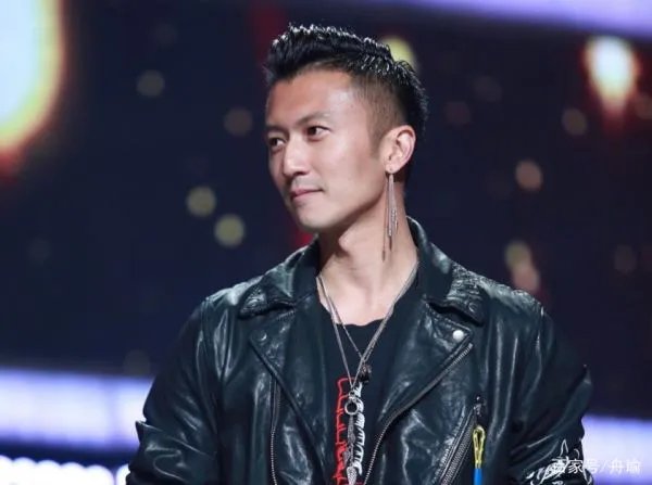 王菲第一任老公是谁