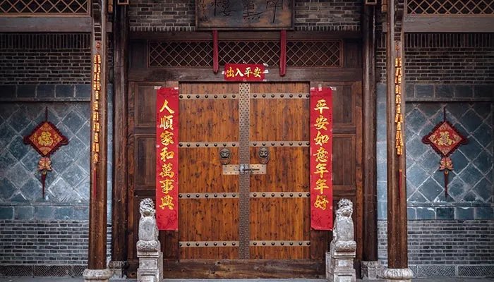 上联贴左边还是贴右边 上联贴那边儿